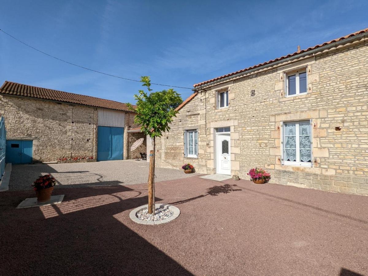 Maison Lumineuse Avec Cour Privative, Proche Sites Culturels, Tout Confort, Equipe Bebe, Wifi Inclus - Fr-1-653-98 Puyreaux 外观 照片