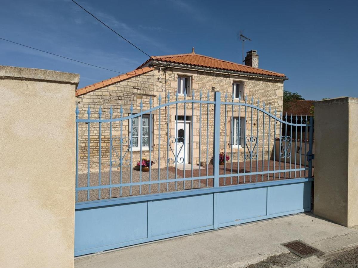 Maison Lumineuse Avec Cour Privative, Proche Sites Culturels, Tout Confort, Equipe Bebe, Wifi Inclus - Fr-1-653-98 Puyreaux 外观 照片